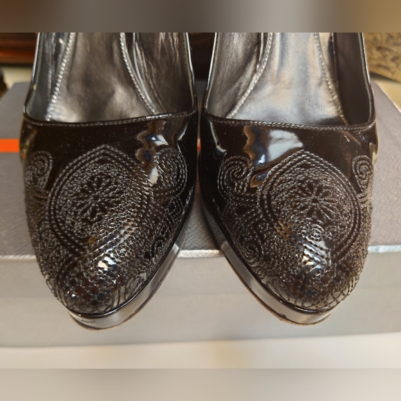 Mismatch! EUC Black Patent PRADA Slingback Embroidered Pumps 39 / 40 Adjustable - Picture 13 of 13
